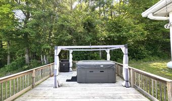 902 Eastern Ave, Augusta, ME 04330
