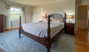 9 South Dr, Middletown, RI 02842
