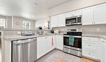 17149 SW SNOWDALE St, Beaverton, OR 97007