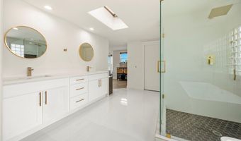 25311 Pike Rd, Laguna Hills, CA 92653