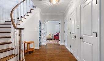 2317 S QUEEN St, Arlington, VA 22202