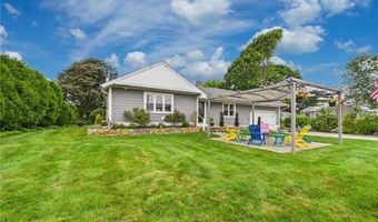 24 E Shore Rd, Narragansett, RI 02882