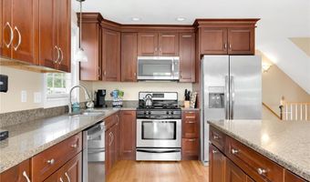 8 Green Acres Dr, Narragansett, RI 02882