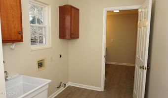 867 Westgate Dr, Alcoa, TN 37701
