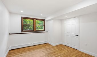 632 Raymond Rd, Chester, NH 03036