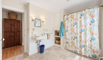 89 Parkview Ave, Bangor, ME 04401