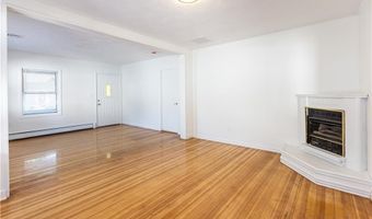 32 Sykes St, Warwick, RI 02886