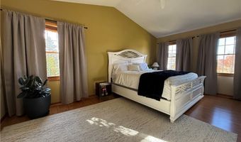 251 Kingston Dr, Aurora, OH 44202