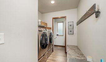 2726 E Sunburst Dr, Brandon, SD 57005