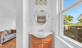 14 Barnsdale Rd, East Providence, RI 02914
