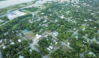215 8th St, Apalachicola, FL 32320