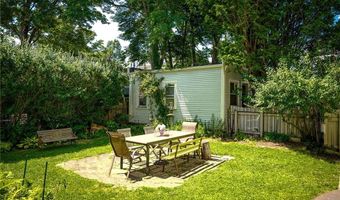 24 Old Beach Rd, Newport, RI 02840