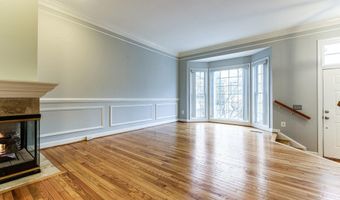 953 HARRISON Cir, Alexandria, VA 22304