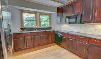 639 Lakeshore Dr, Berkeley Lake, GA 30096