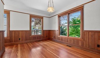 19 Gresham St, Ashland, OR 97520