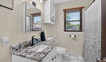 230 NW Arlan Dr, Ankeny, IA 50023