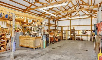 1026 Captain Ave, Aurora, MO 65605