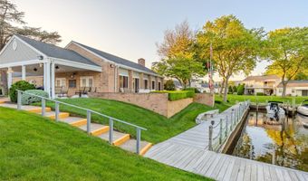 7 Harbor N, Amityville, NY 11701