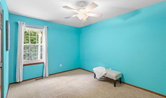 1233 Red Oak Plantation Dr, Ballwin, MO 63021