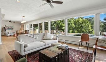 2 Buckingham St, Barrington, RI 02806