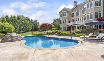 1 Stoneridge Dr, Albany, NY 12211