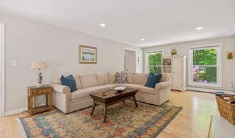 78 Hitching Post Ln, Bedford, NH 03110