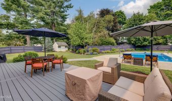 4 Fairway Ct, Albany, NY 12208