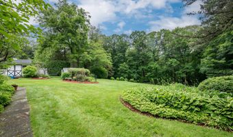 117 Long Meadow Hill Rd, Brookfield, CT 06804