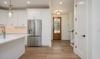 15 Woods Ln, Beaufort, SC 29907