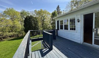 4 Noonan Ln, Albany, NY 12209
