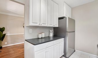 2824 S ABINGDON St A2, Arlington, VA 22206