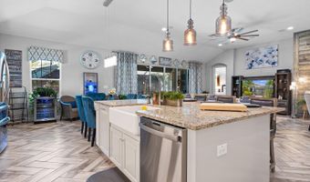 7702 PARADISO Dr, Apollo Beach, FL 33572