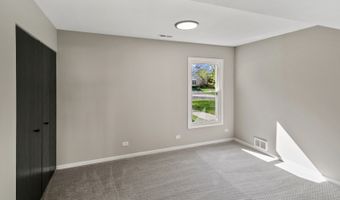 731 Roaring Brook Ln, Algonquin, IL 60102