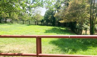 10735 Pleasanton Rd, Athens, OH 45701