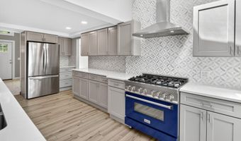 3 N Chestnut Hill Rd, Albany, NY 12211