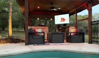 828 SHADY GROVE Ln, Adkins, TX 78101