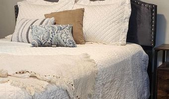 104 Cottage Brook Cir, Anderson, MO 64831