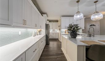 201 Whispering Shrs, Vermilion, OH 44089