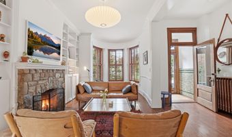 210 8TH St SE, Washington, DC 20003