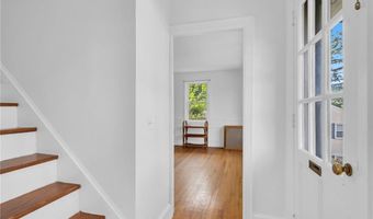 14 Barnsdale Rd, East Providence, RI 02914