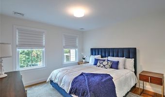 11 Shields St, Newport, RI 02840