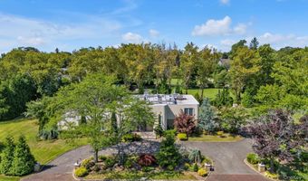 10 Macy Dr, Hewlett Bay Park, NY 11557