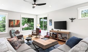 82 Frances St, Asheville, NC 28806