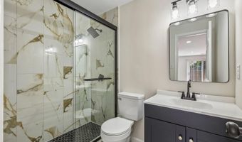 7403 HOUNDSBURY Ct, Alexandria, VA 22315