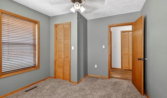 134 W College St, Aurora, MO 65605