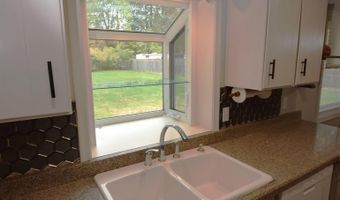 9640 Shady Ln, Algonac, MI 48001