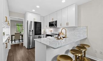 2208 Applewood Ct, Ann Arbor, MI 48103