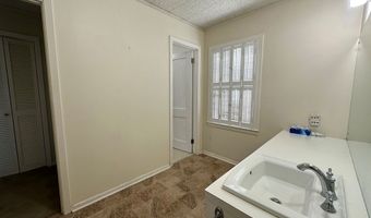 901 4th St, Adel, GA 31620