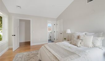 66 Fraser St, East Providence, RI 02914