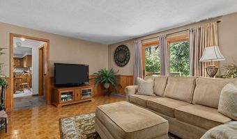 58 CRESTVIEW Dr, Appleton, WI 54915